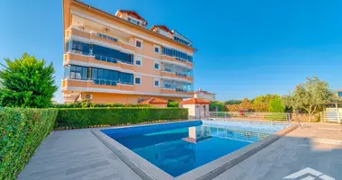 Penthouse 4 rooms with parking, with Swimming pool in Alanya, Turkey
