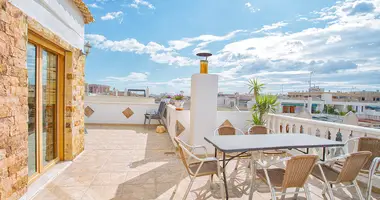 Penthouse 4 bedrooms with Furnitured, with Terrace, in good condition in Torrevieja, Spain