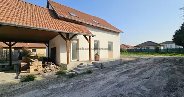 5 room house in Dunavarsany, Hungary