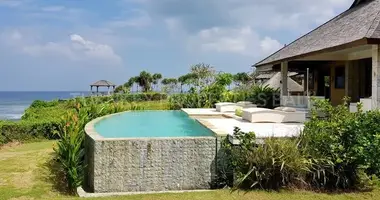 Absolute Beachfront Villas Retreat in Tabanan w Tabanan, Indonezja
