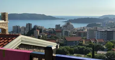 Casa 4 habitaciones en Becici, Montenegro