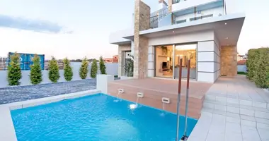 Villa 3 bedrooms with Terrace, with air conditioning preinstallation in Los Alcazares, Spain