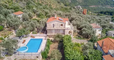 Villa 4 chambres avec parkovka parking, avec Balcon, avec Vue sur la montagne dans Sustas, Monténégro