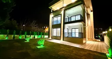 Villa 6 chambres avec parkovka parking, avec Jardin, avec Aire de jeux pour enfants dans Erdemli, Turquie