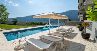 Apartamento 4 habitaciones en Dobrota, Montenegro