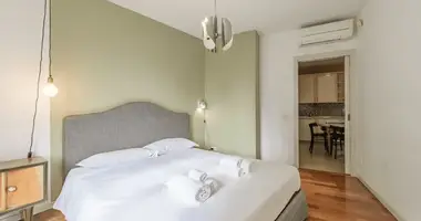 Apartamento 5 habitaciones en Milán, Italia