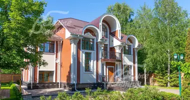 8 room house in Moscow, Russia