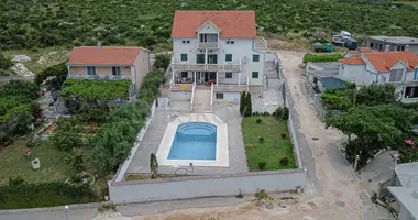 House 14 rooms in Kastel Stafilic, Croatia