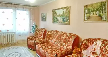 Apartamento 3 habitaciones en Kamieniuki, Bielorrusia