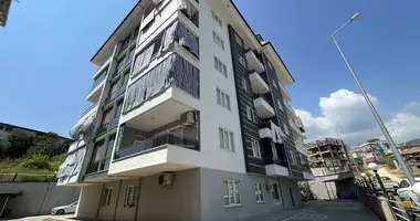 Apartamento 3 habitaciones con aparcamiento, con ascensor, con Kuhnya amerikanskogo tipa en Ciplakli, Turquía