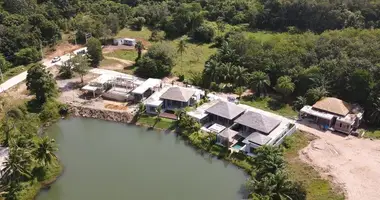 Villa 4 zimmer mit Doppelt verglaste Fenster, mit Möbliert, mit Klimaanlage in Phuket, Thailand