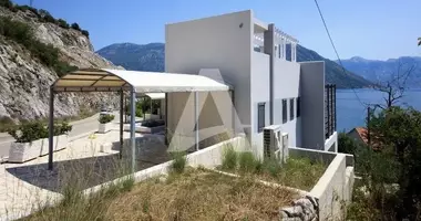 Villa 4 chambres avec parkovka parking, avec Climatiseur, avec Vue sur la mer dans Morinj, Monténégro