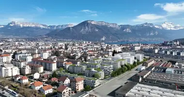 3 bedroom apartment in Metropolitan France, France