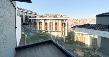 Apartamento 4 habitaciones con en una gran ciudad en Turquía