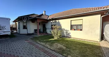 4 room house in Gyorujbarat, Hungary