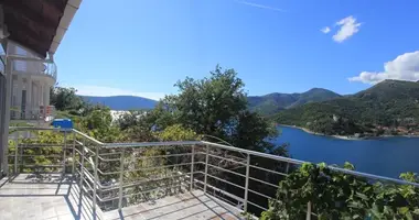 Villa  mit Meerblick in Lepetane, Montenegro