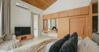 Villa 5 habitaciones con estacionamiento, con Tour online, con Televisión en Phuket, Tailandia