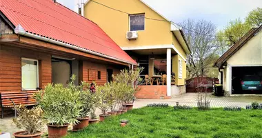 7 room house in Sarisap, Hungary