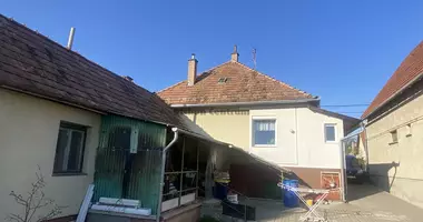 3 room house in Gyoemro, Hungary