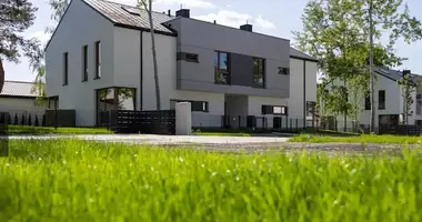 Apartamenty wielopoziomowe 4 pokoi w Warszawa, Polska