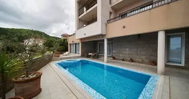 Villa  mit Schwimmbad, mit Garten in Budva, Montenegro