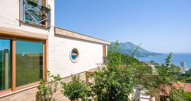 Villa  mit Meerblick, mit Garage in Budva, Montenegro