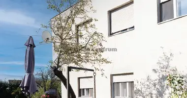 Casa 6 habitaciones en Ueroem, Hungría