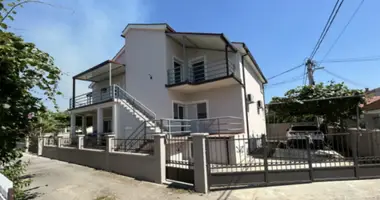 Dom w Podgorica, Czarnogóra