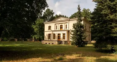 8 room house in Konstancin-Jeziorna, Poland