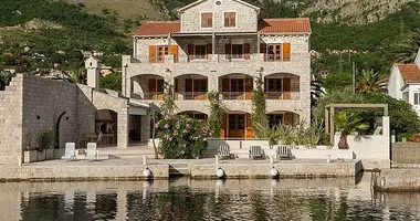 Villa 5 bedrooms in Risan, Montenegro