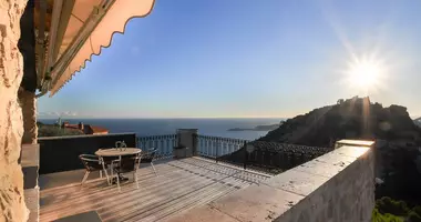 Villa 3 bedrooms with parking in Eze, France