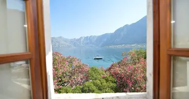 Villa 5 bedrooms in Prcanj, Montenegro
