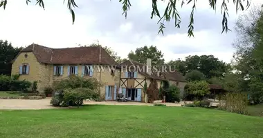 4 bedroom house in France