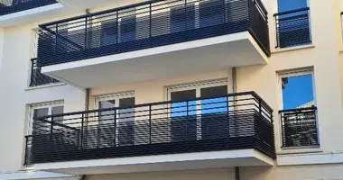 3 bedroom apartment in Metropolitan France, France