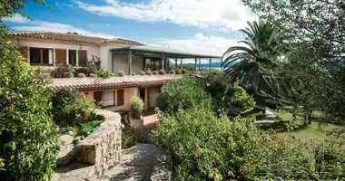 Villa  mit Parkplatz, mit Klimaanlage, mit Meerblick in Olbia, Italien