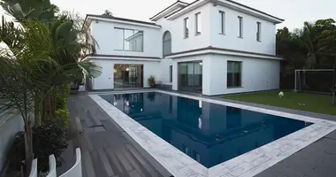 5 bedroom house in Oroklini, Cyprus