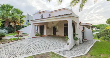 Villa 4 habitaciones con Piscina, con Barbacoa en Quarteira, Portugal