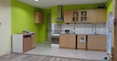 2 room house in Nagyvenyim, Hungary