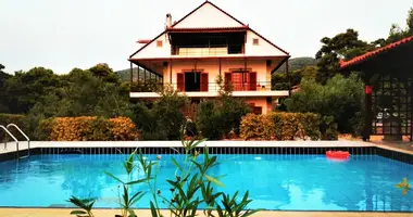 Villa 8 Zimmer mit Meerblick, mit Schwimmbad, mit Bergblick in Municipality of Loutraki and Agioi Theodoroi, Griechenland