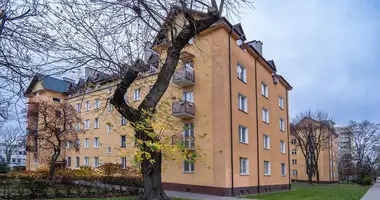 Mieszkanie 3 pokoi w Warszawa, Polska