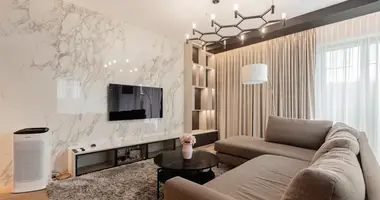 Wohnung 4 zimmer in Warschau, Polen