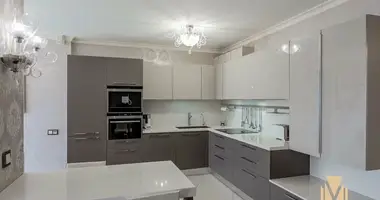 Apartamento 4 habitaciones en Minsk, Bielorrusia