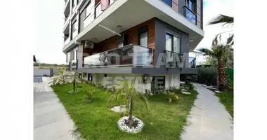 1 bedroom apartment in Konyaalti, Turkey