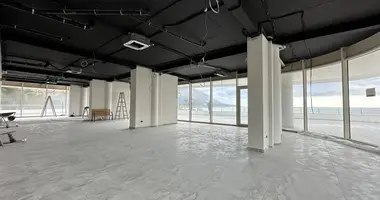 Propiedad comercial 300 m² en Becici, Montenegro