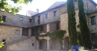 Villa 30 habitaciones en Camerino, Italia