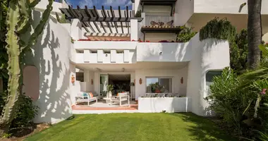 3 bedroom apartment in Estepona, Spain