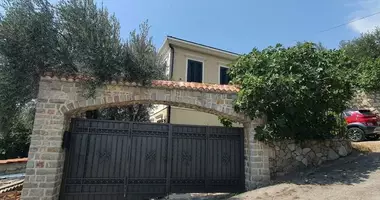 Villa  mit Meerblick, mit Garage in Budva, Montenegro