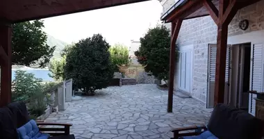 Дом 4 комнаты в Каменари, Черногория