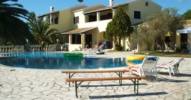 Villa 7 zimmer mit Schwimmbad in Agios Dimitrios, Griechenland