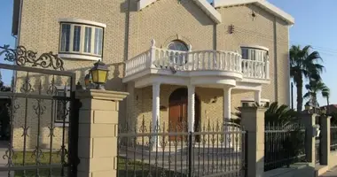 Дом 5 спален в Арадиппу, Кипр